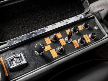 Aston Martin DB5 Jamesa Bonda do kupienia